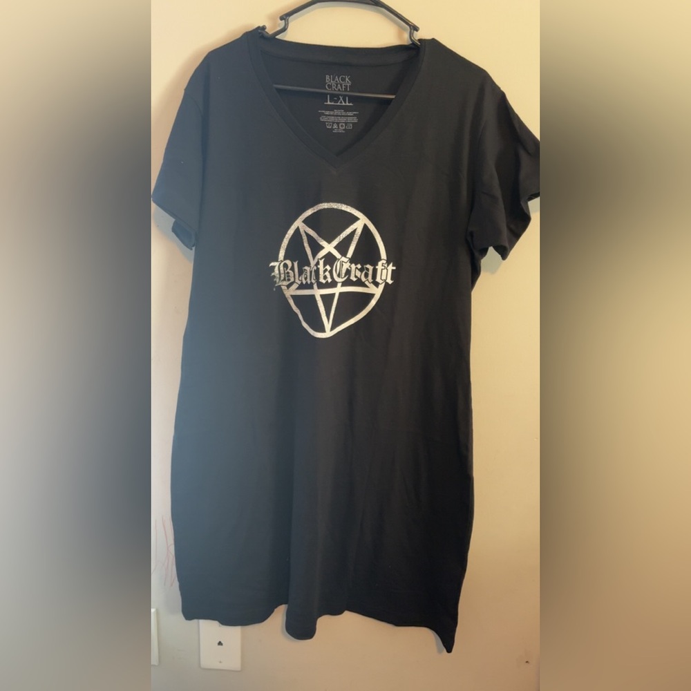 Blackcraft Black V-Neck Graphic Tee with White Pentagram Logo